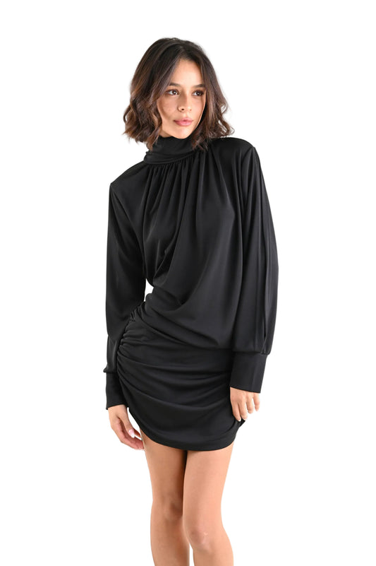 Къса рокля с дълги ръкави и висока яка